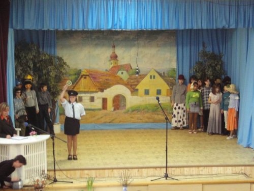 Hraje celá dědina aneb S veselou myslí na nesmysly. - 18.3.2006